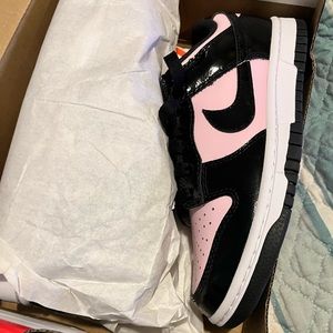 Wmns Dunk Low 'Pink Foam Black'
Nike, 
Sneakers, 
Dunk size 6